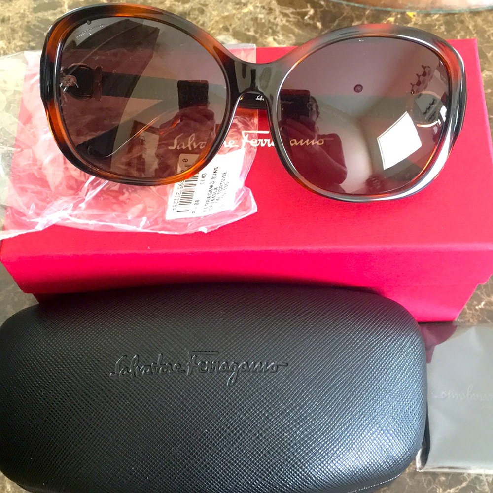 Salvatore Feragamo Sunglasses tortious color.